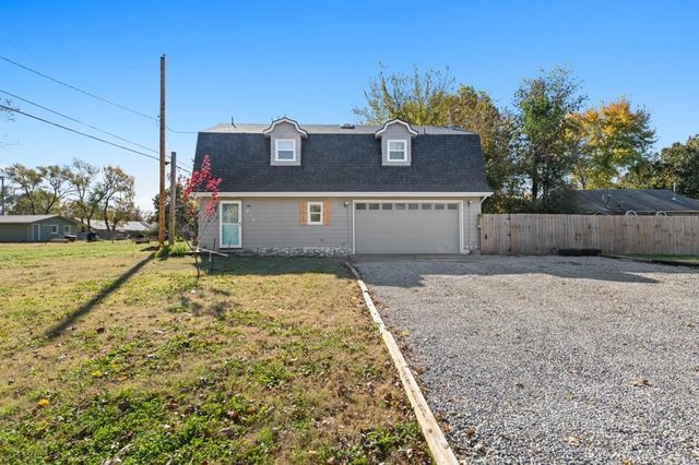 513 E Ash St, Douglass, KS 67039