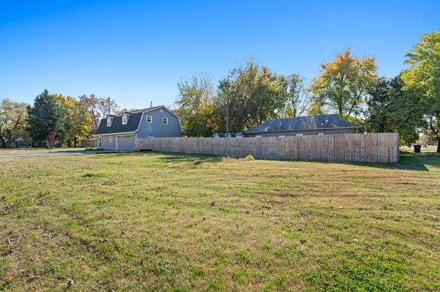 513 E Ash St, Douglass, KS 67039