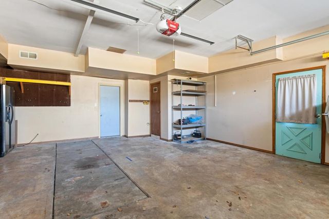 513 E Ash St, Douglass, KS 67039