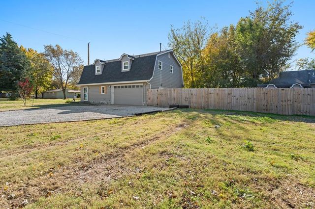 513 E Ash St, Douglass, KS 67039