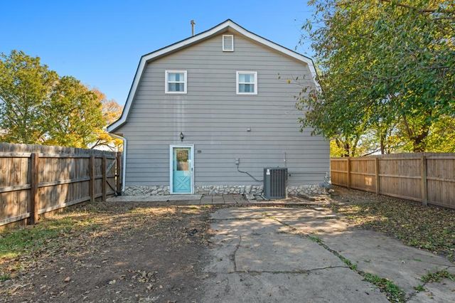 513 E Ash St, Douglass, KS 67039