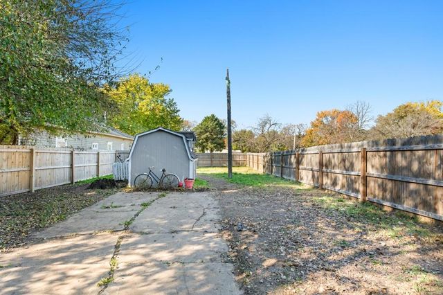 513 E Ash St, Douglass, KS 67039