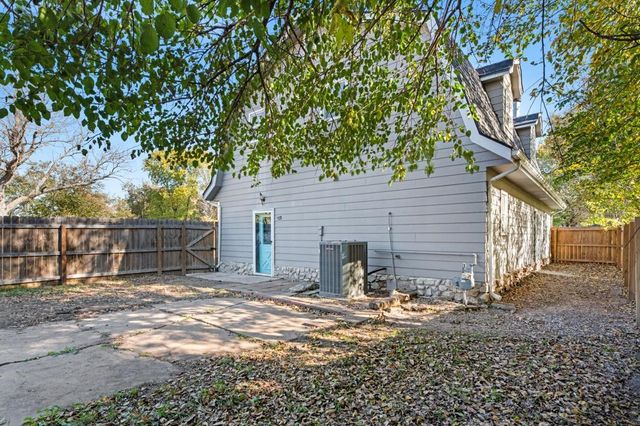 513 E Ash St, Douglass, KS 67039