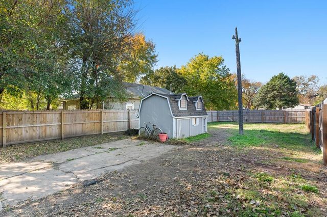 513 E Ash St, Douglass, KS 67039