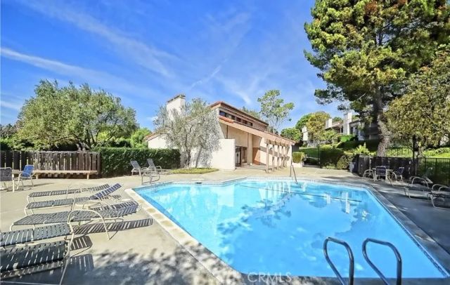 21 Seaview Dr. South, Rolling Hills Estates, CA 90274
