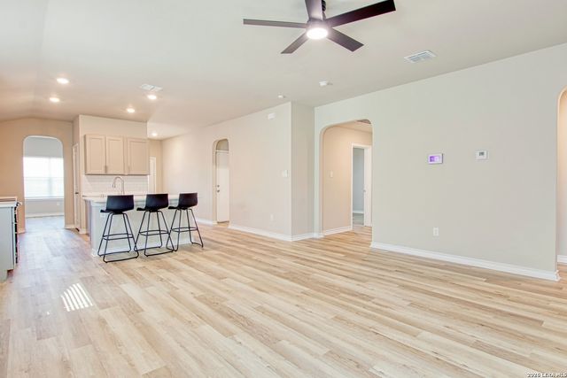 7614 Eclipse Mark, San Antonio, TX 78252