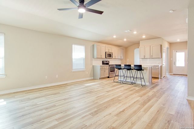 7614 Eclipse Mark, San Antonio, TX 78252