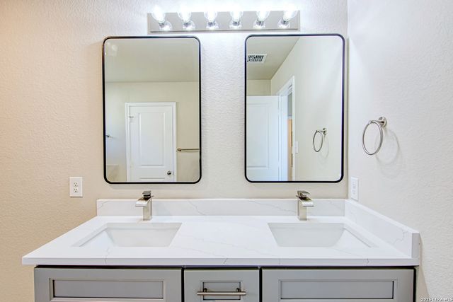 7614 Eclipse Mark, San Antonio, TX 78252