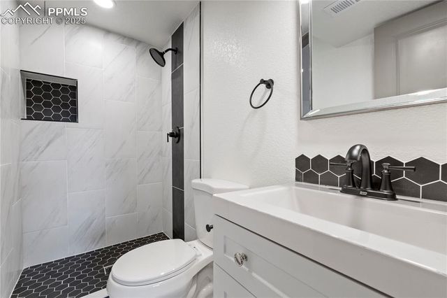 3370 Foxridge Drive, Colorado Springs, CO 80916