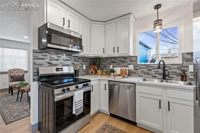 3370 Foxridge Drive, Colorado Springs, CO 80916