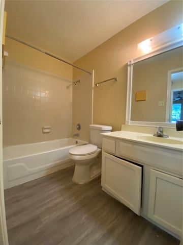 9700 Leawood Boulevard 212, Houston, TX 77099