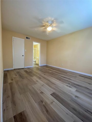 9700 Leawood Boulevard 212, Houston, TX 77099