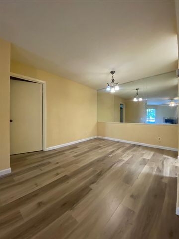 9700 Leawood Boulevard 212, Houston, TX 77099