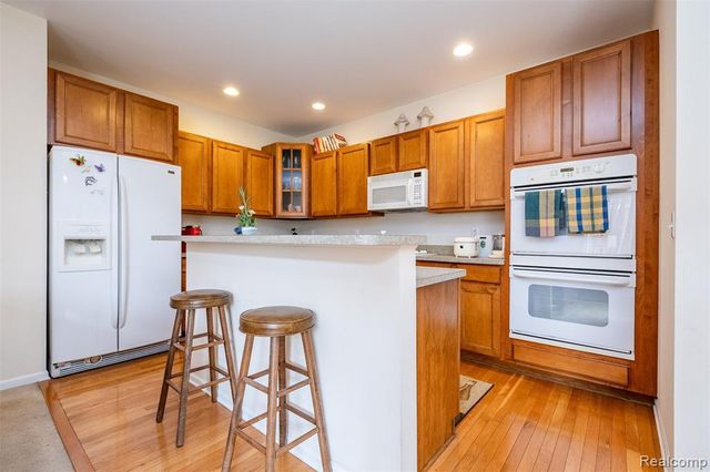 3147 Summers Road, Keego Harbor, MI 48320