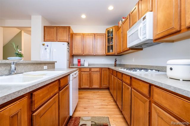 3147 Summers Road, Keego Harbor, MI 48320