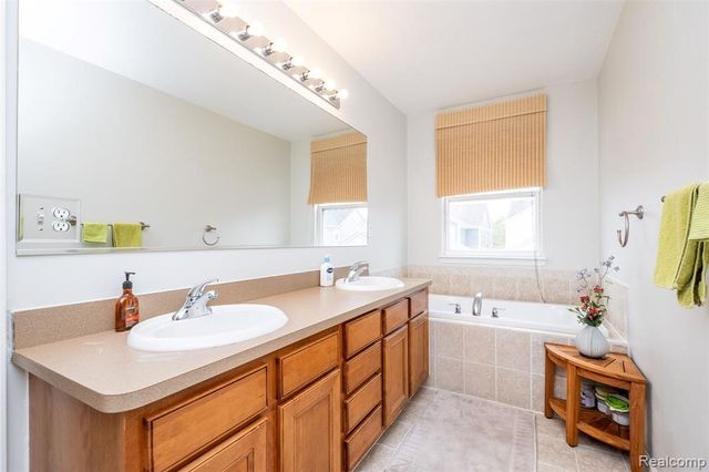 3147 Summers Road, Keego Harbor, MI 48320