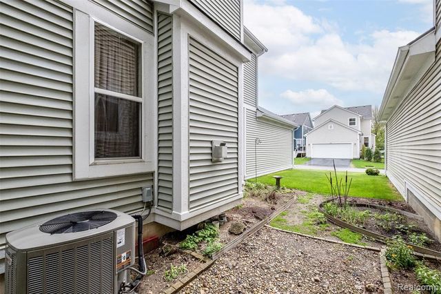 3147 Summers Road, Keego Harbor, MI 48320