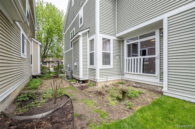 3147 Summers Road, Keego Harbor, MI 48320