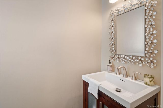 9 Whitlaw Lane, Chappaqua, NY 10514