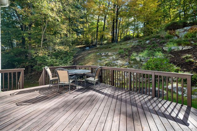 9 Whitlaw Lane, Chappaqua, NY 10514