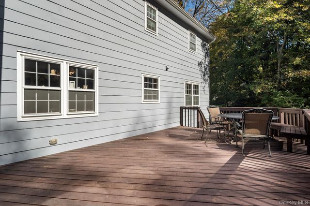 9 Whitlaw Lane, Chappaqua, NY 10514