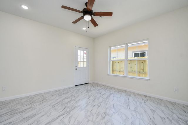 2815 Pine Estate Lane, Houston, TX 77014