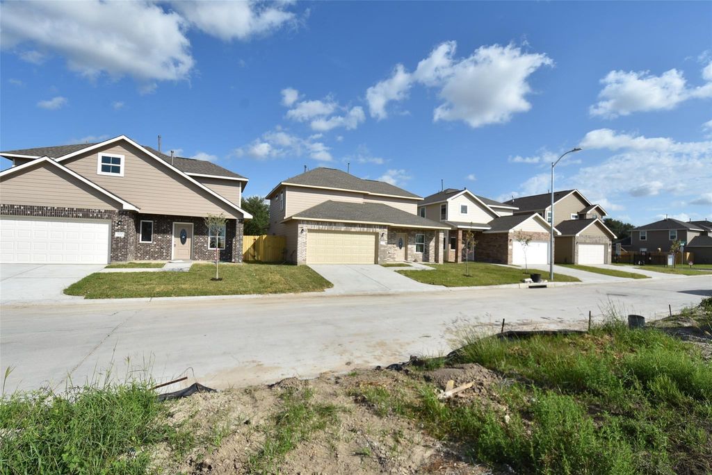 2815 Pine Estate Lane, Houston, TX 77014