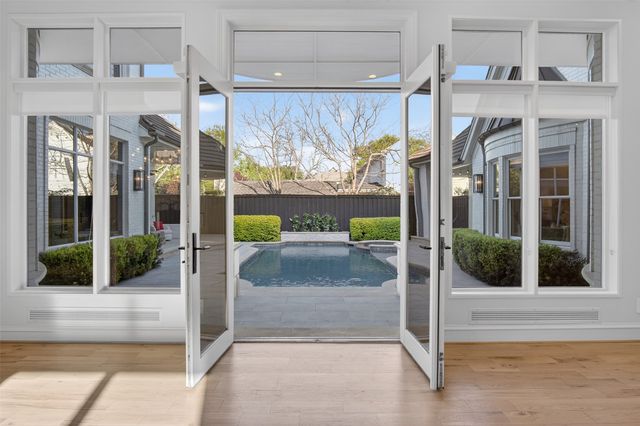 6011 Lakehurst Avenue, Dallas, TX 75230