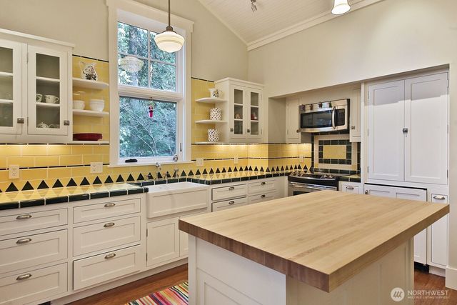 5021 Saratoga Road, Langley, WA 98260
