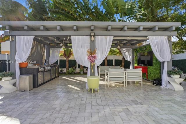 3522 W 86th Ter, Hialeah, FL 33018