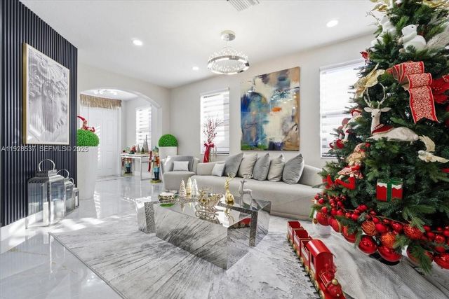 3522 W 86th Ter, Hialeah, FL 33018