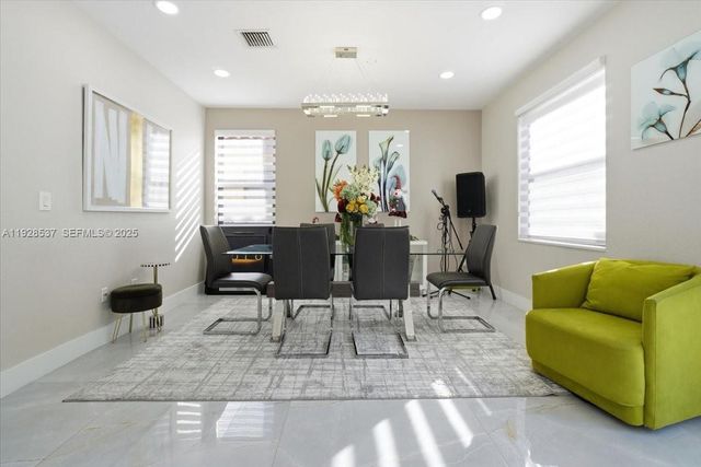 3522 W 86th Ter, Hialeah, FL 33018