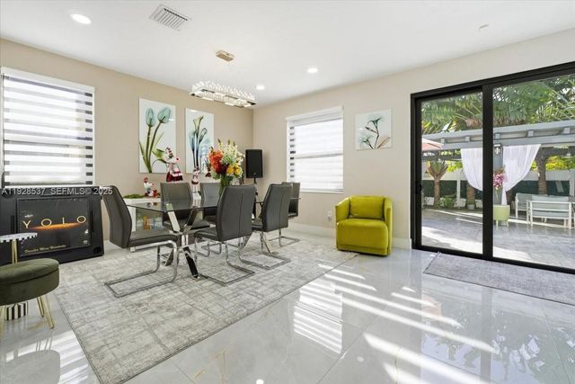 3522 W 86th Ter, Hialeah, FL 33018