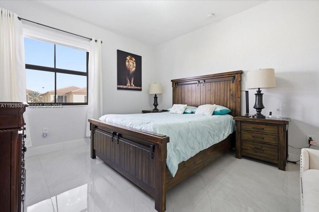 3522 W 86th Ter, Hialeah, FL 33018