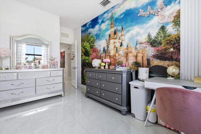 3522 W 86th Ter, Hialeah, FL 33018