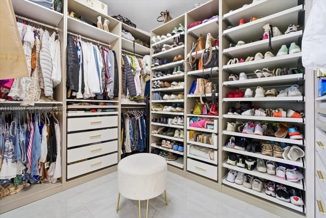 3522 W 86th Ter, Hialeah, FL 33018