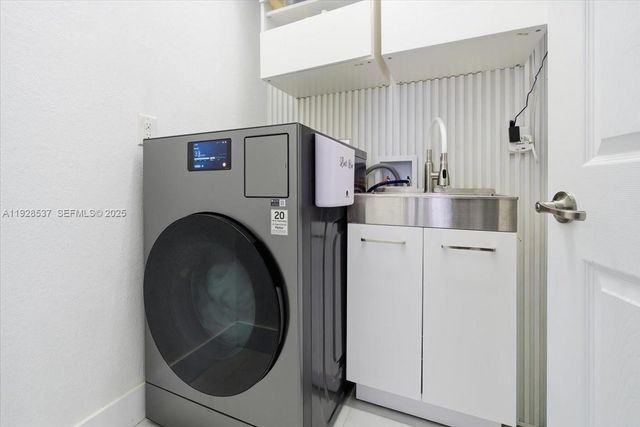 3522 W 86th Ter, Hialeah, FL 33018