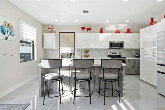 3522 W 86th Ter, Hialeah, FL 33018