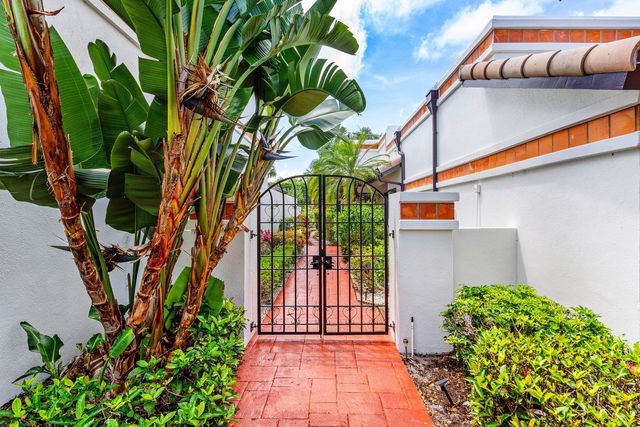 6514 Via Rosa, Boca Raton, FL 33433