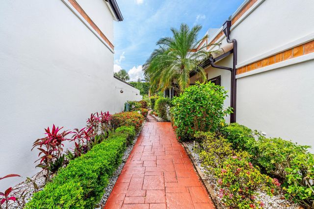 6514 Via Rosa, Boca Raton, FL 33433