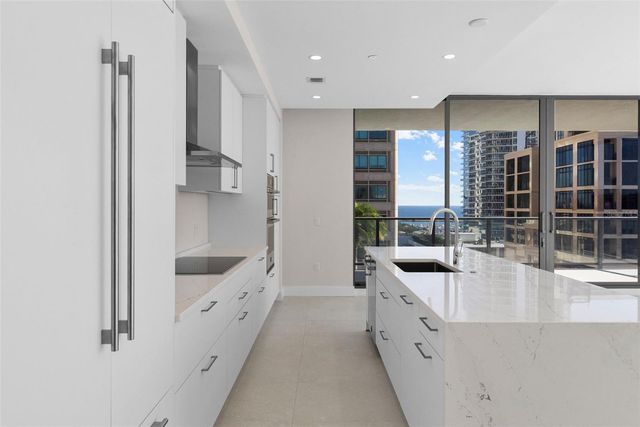 275 1ST AVENUE S 1005, St Petersburg, FL 33701