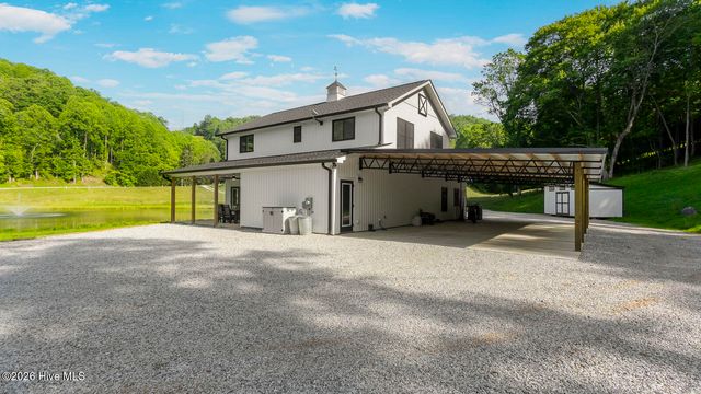 1651 Windingstairs Road, Topton, NC 28781
