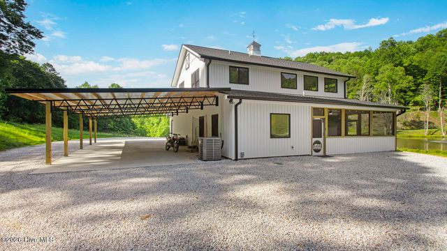 1651 Windingstairs Road, Topton, NC 28781