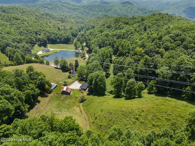1651 Windingstairs Road, Topton, NC 28781