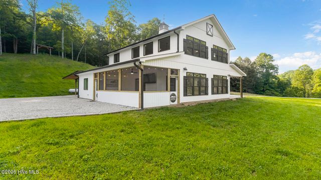 1651 Windingstairs Road, Topton, NC 28781