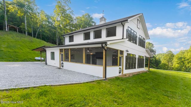 1651 Windingstairs Road, Topton, NC 28781