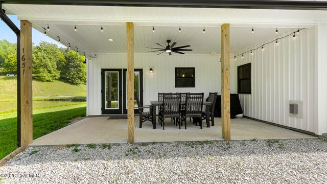 1651 Windingstairs Road, Topton, NC 28781