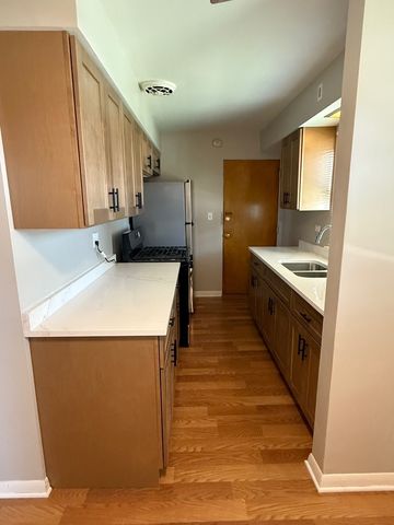 7918 45th Street W1, Lyons, IL 60534