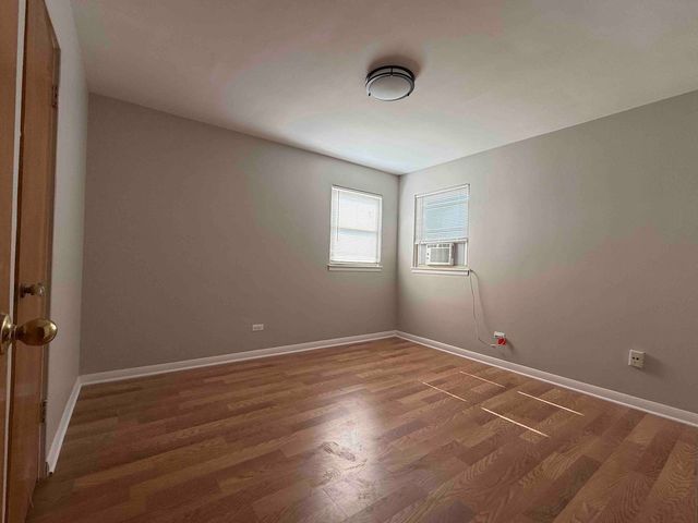 7918 45th Street W1, Lyons, IL 60534