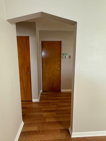 7918 45th Street W1, Lyons, IL 60534